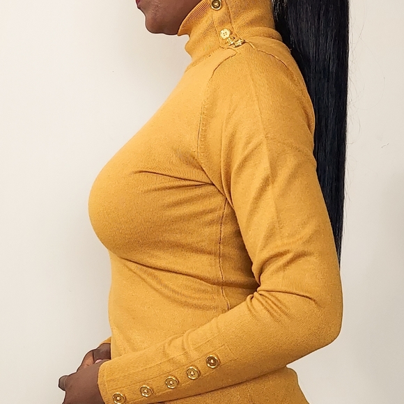 NWT Turtleneck sweater gold button détails medium - Picture 2 of 4